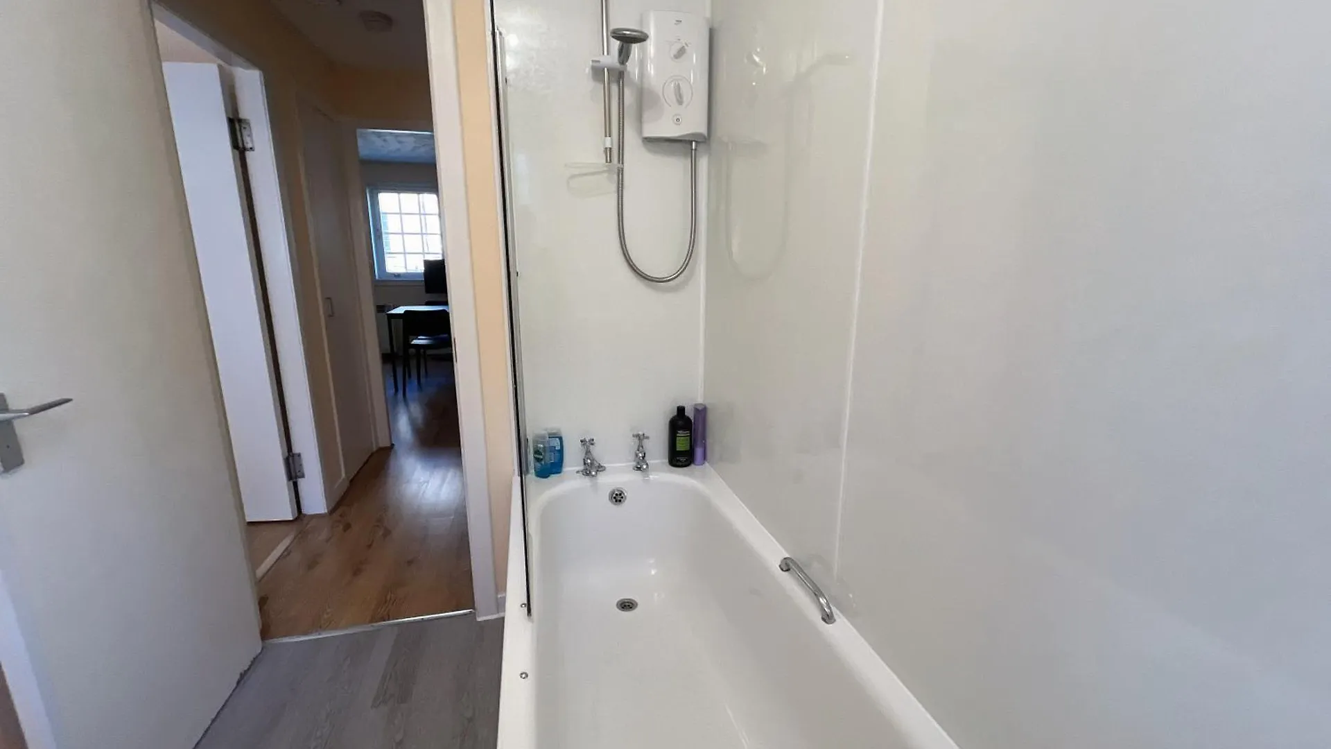 One Room With Parking Space Edynburg