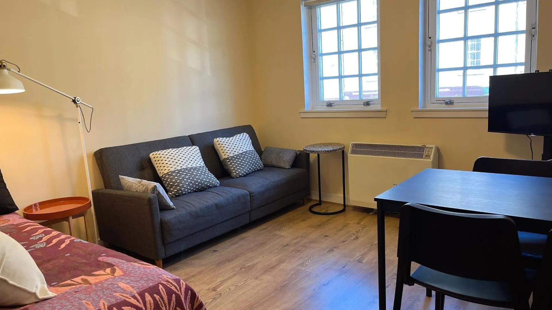 One Room With Parking Space Edynburg Apartament
